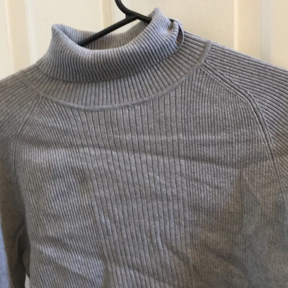 FINAL MARKDOWN LADIES Carolyn Taylor sweater large - Image 2