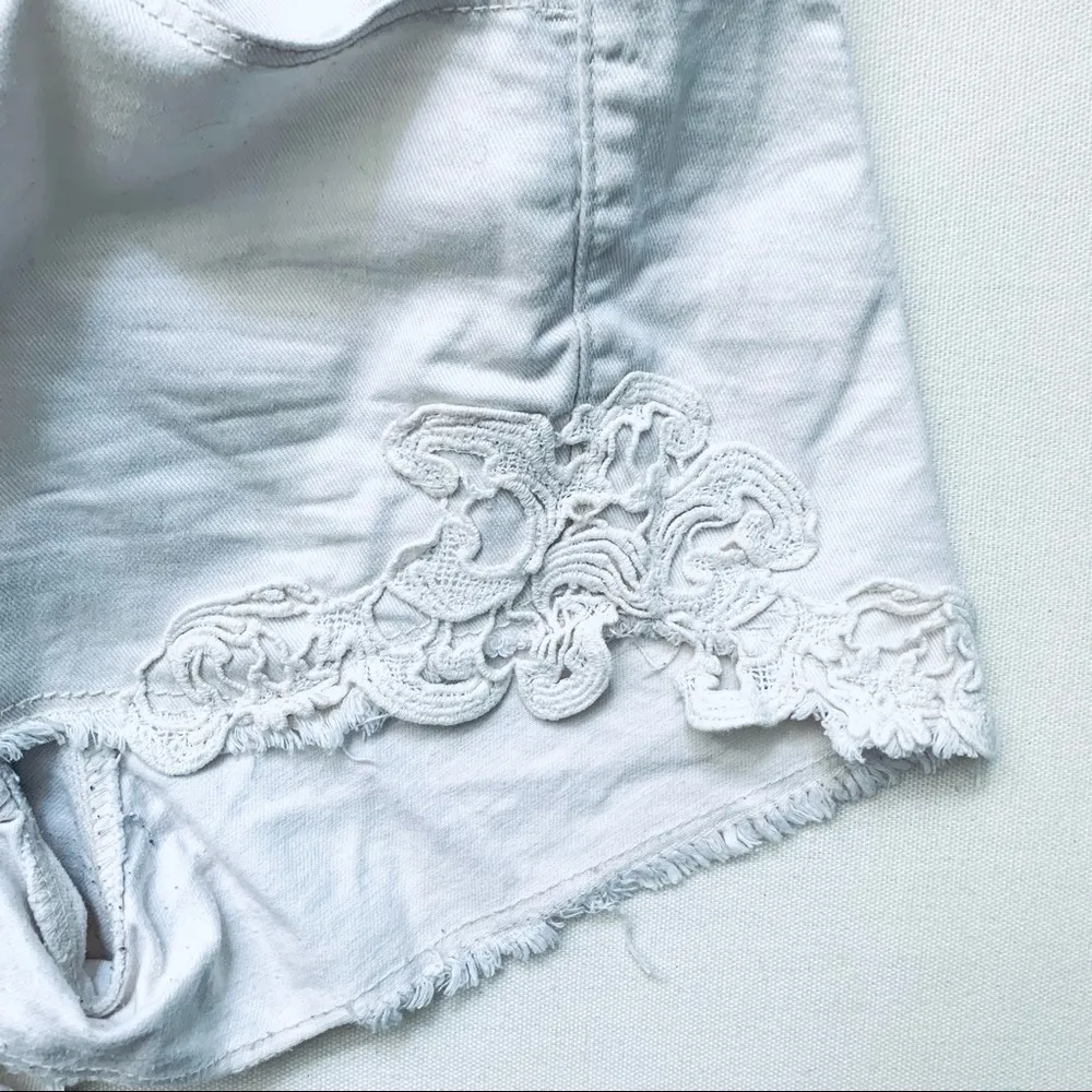 H&M Off White Cream Denim Jean Cut Off Shorts Size 6 - Image 2