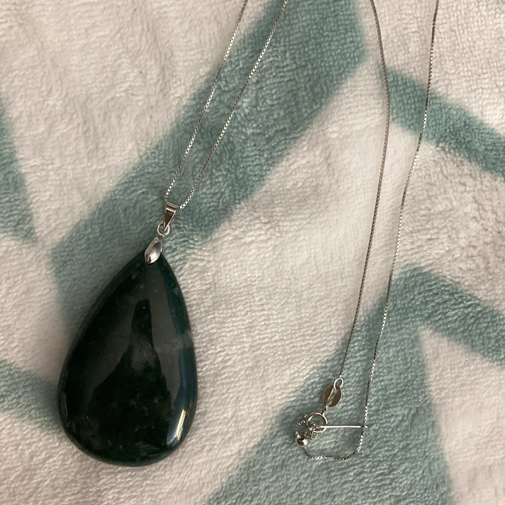 Moss Agate Crystal Necklace. NWOT on 18” Long 925 Silver Chain. Lots of moss - Image 4