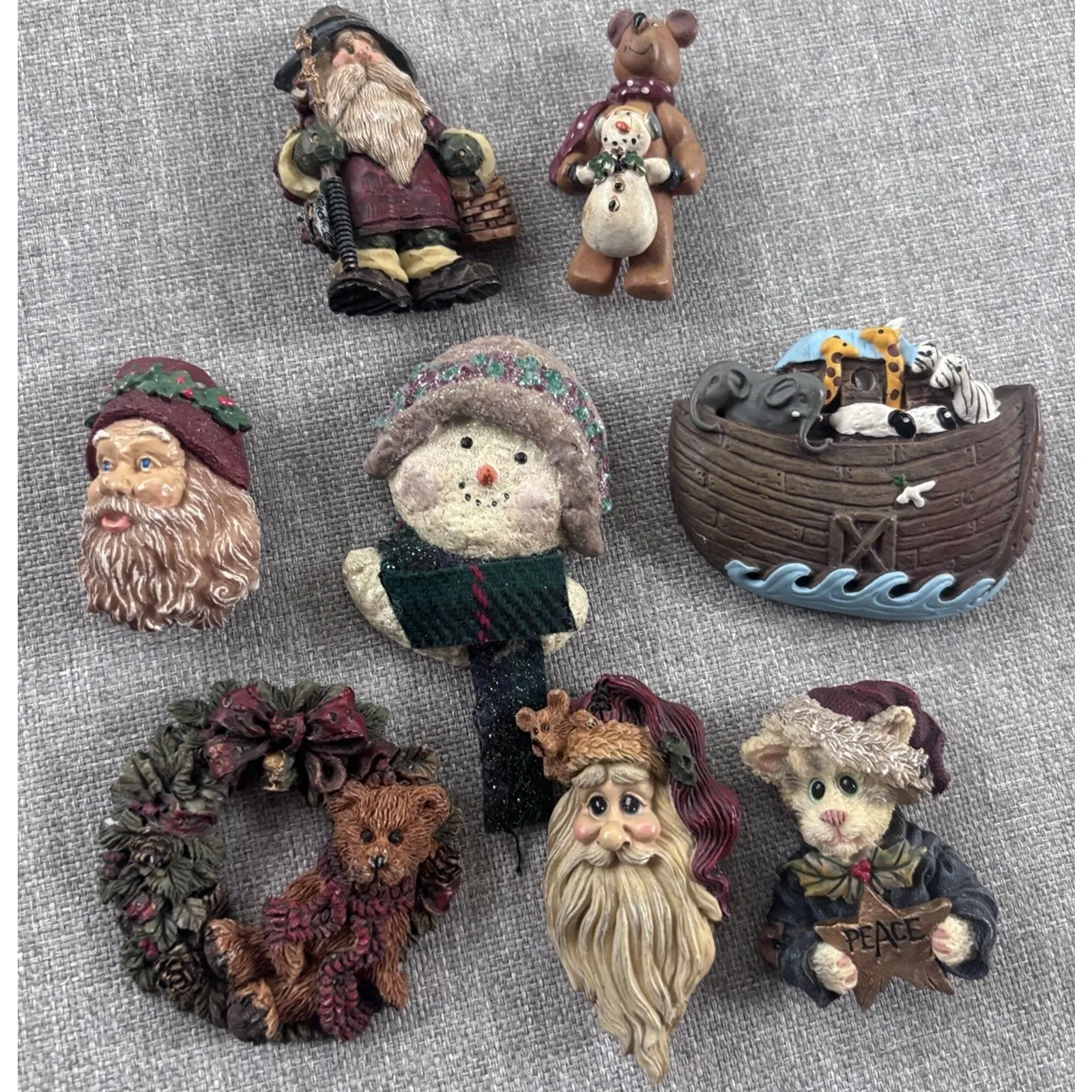 Vintage Resin Pins Brooches Holiday Christmas LOT of 8 Bears Santa Wreath Cat - Image 2