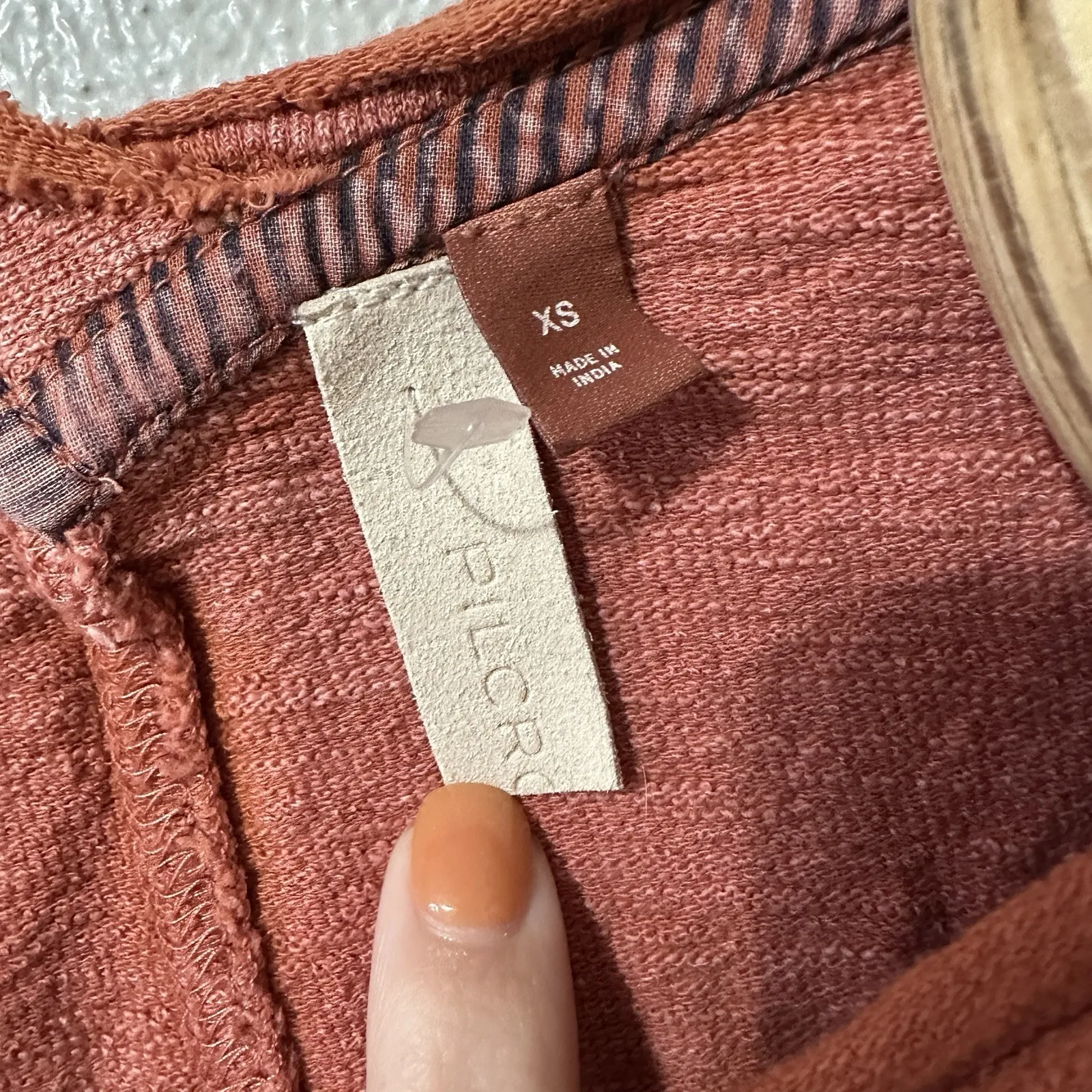 Anthropologie‎ Pilcro Top Women's XS Coral Gauze Beachy Ruffle Hem Long Sleeve - Image 4