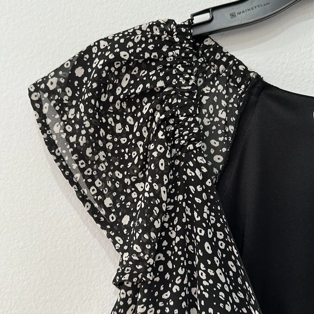 Floral Print Chiffon To Deep V-neck, Flutter Sleeves, and Ruched Bodice Sz M - Image 5