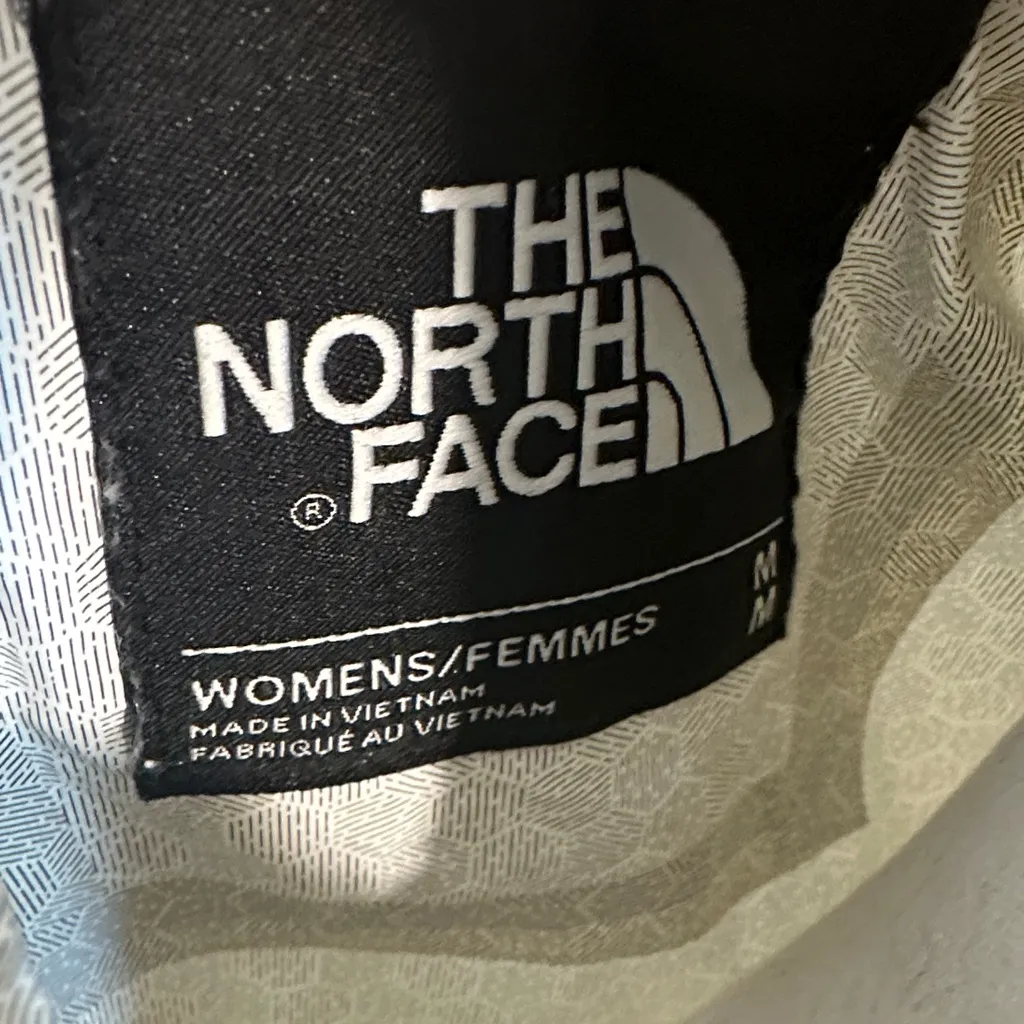 The North Face DryVent Women’s Jacket – White Waterproof-Feel. - Image 2