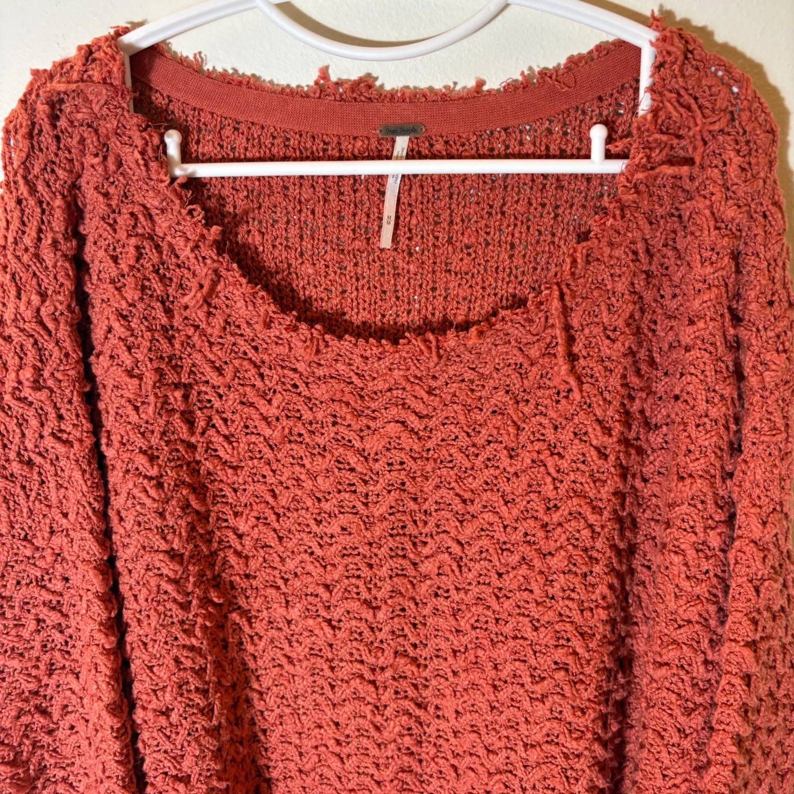 Free People Textured Pullover Sweater Orange Distressed Raw Hem Size Medium - Image 2