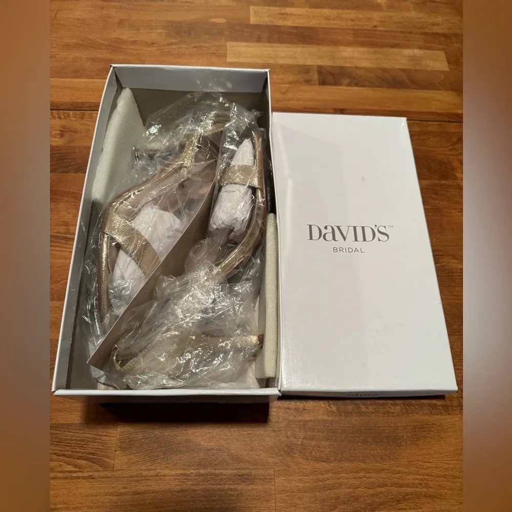 David's Bridal  Gold Heels Wedding Bridesmaid Shoes Metallic 65050971 In Box - Image 10