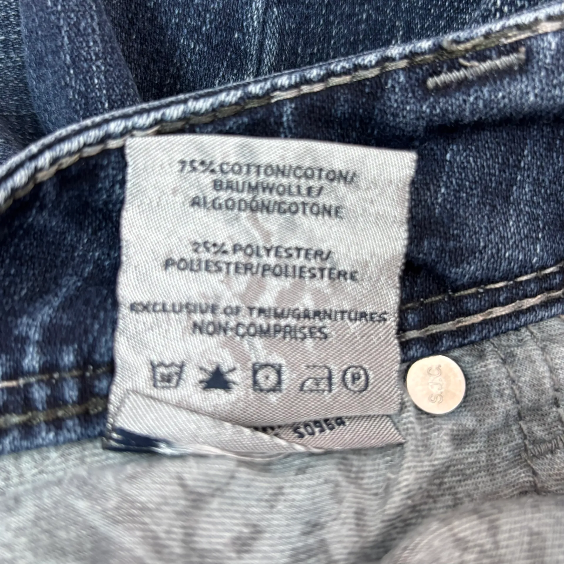 Silver Suki Surplus Women's Dark Wash Mid Rise Bootcut Denim Jeans Size 29x32 - Image 5