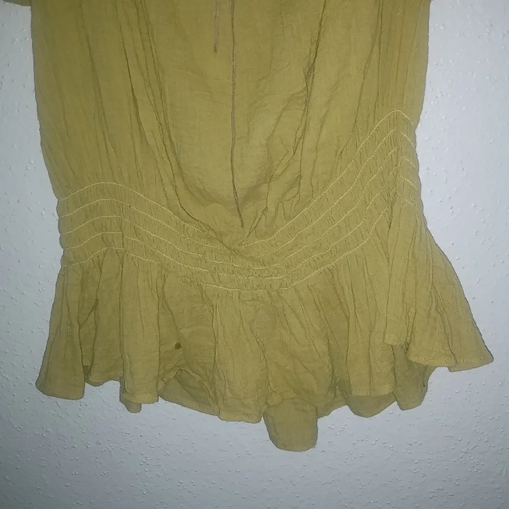 Newport News 1X Cotton Short Sleeved Mustard Drawstring Neck Peasant Crop Top - Image 4