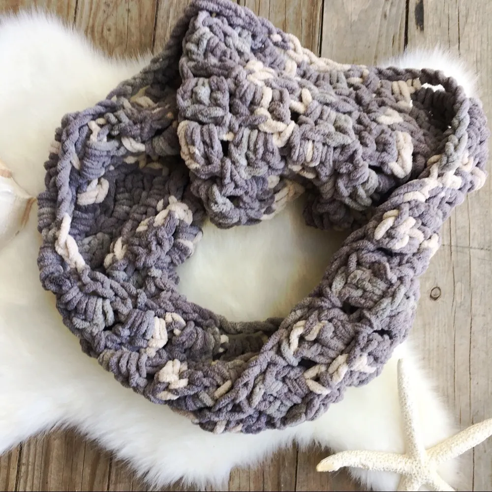 CHUNKY KNIT Handmade Infinity Scarf Ivory & Gray - Image 4