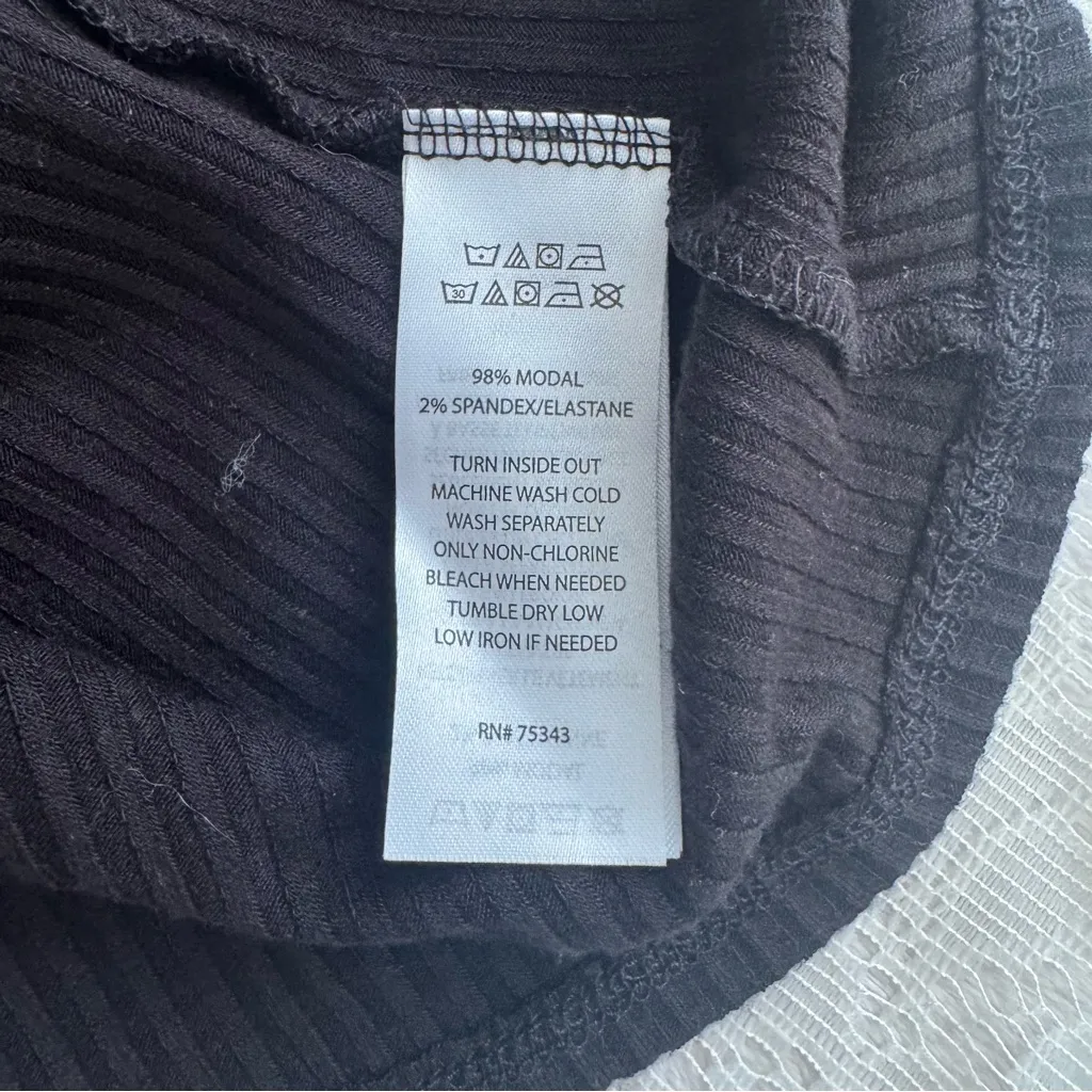 Tahari Women's Ribbed Black Tank Top Size S Minimalist Staple Piece - Image 5