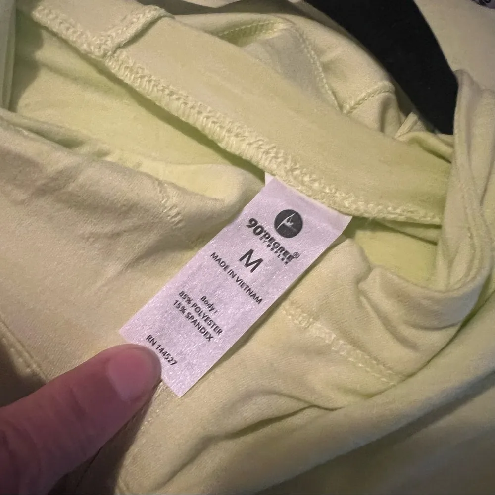 90 Degree by Reflex hooded cropped yellow workout top Size M - Image 3