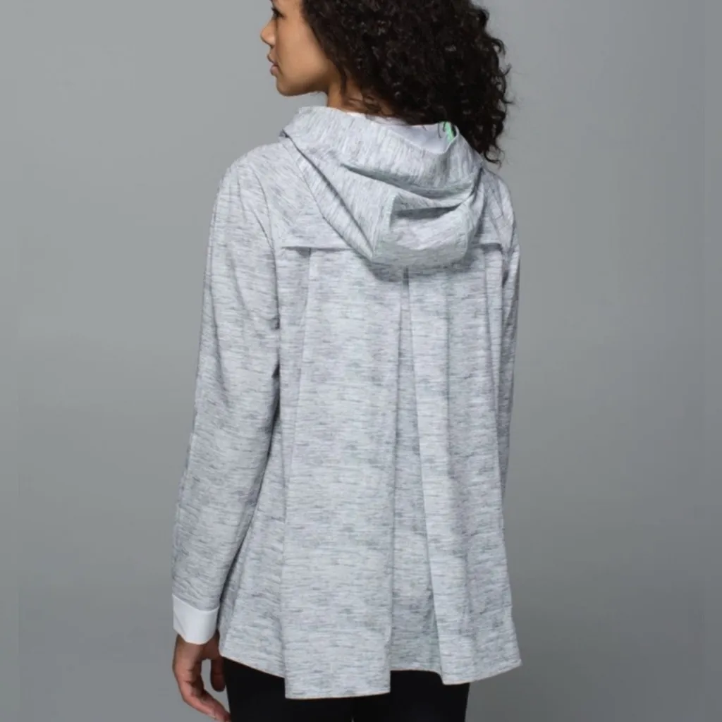 Lululemon Sun Showers Jacket in Heather Gray - Image 2