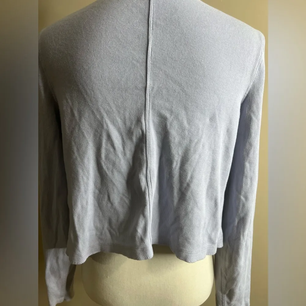 J crew scoop neck long sleeve crop size medium - Image 5