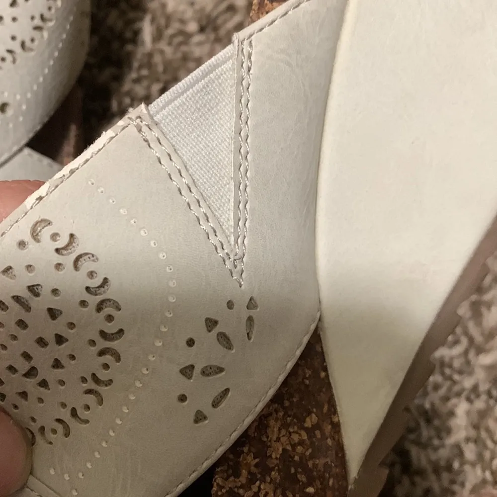 NaturalSoul sandals NWOT all thru comfort woman size 6.5 - Image 4