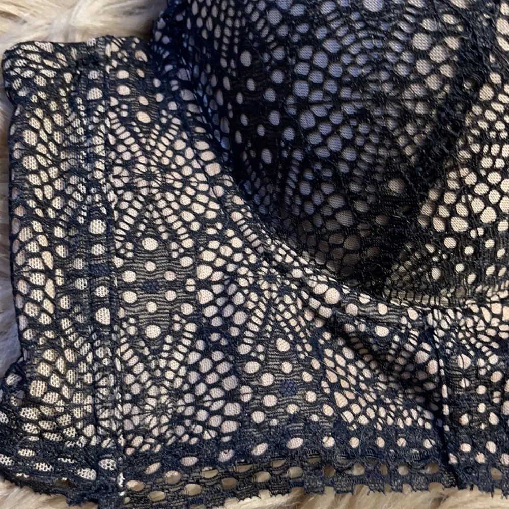 Lacey Padded Underwire Bra Size 36B Black - Image 4