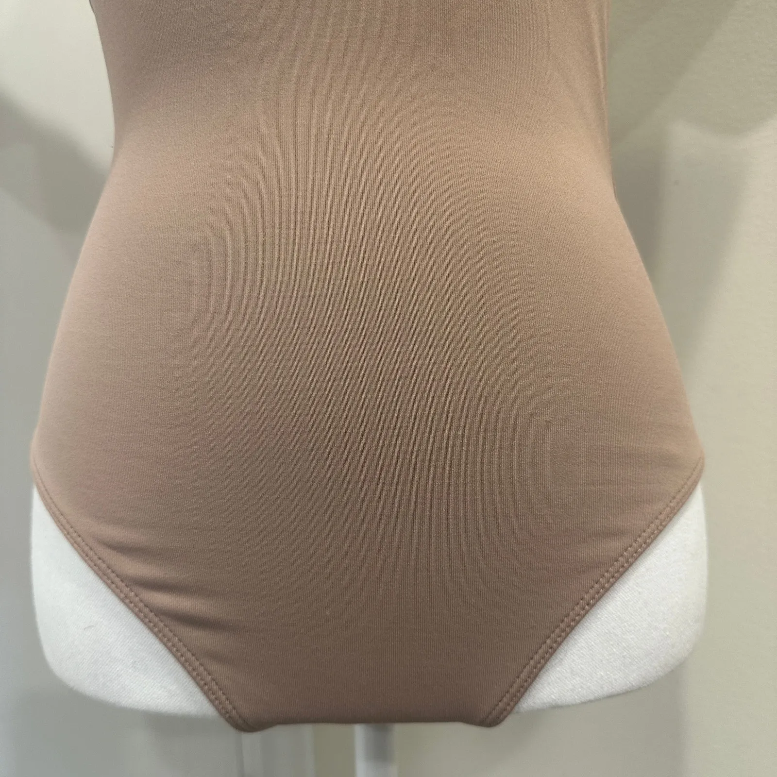 Aritzia Babaton Contour Square Neck Bodysuit Tan Short Sleeve Basic Layer Medium - Image 5