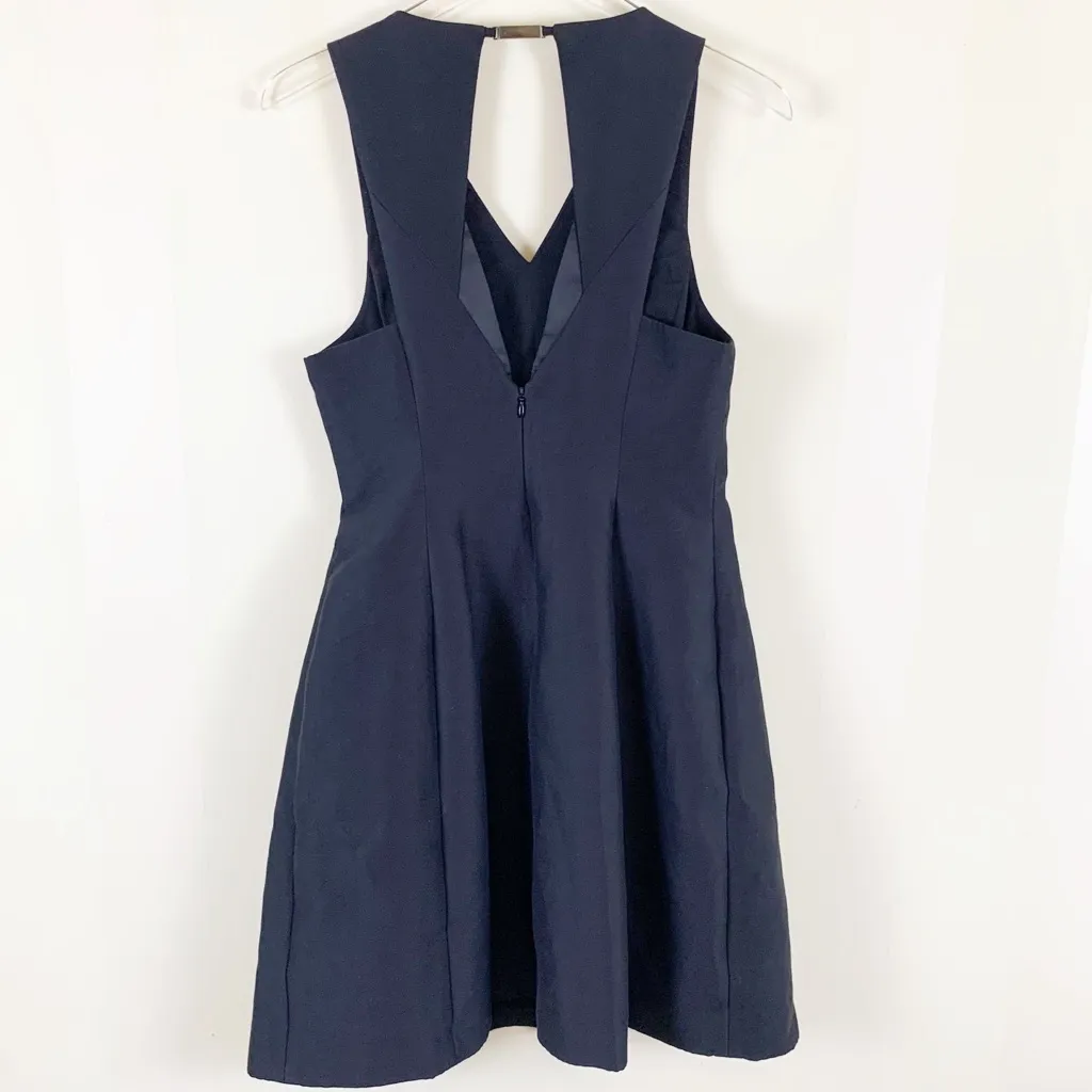 Halston Women’s Size 6 Black Silk Fit & Flare V-Neck Back Cutout Dress NWT - Image 6