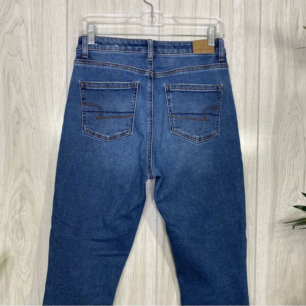 American Eagle Distressed Ripped Knee Mom Jeans size 4 - Image 5