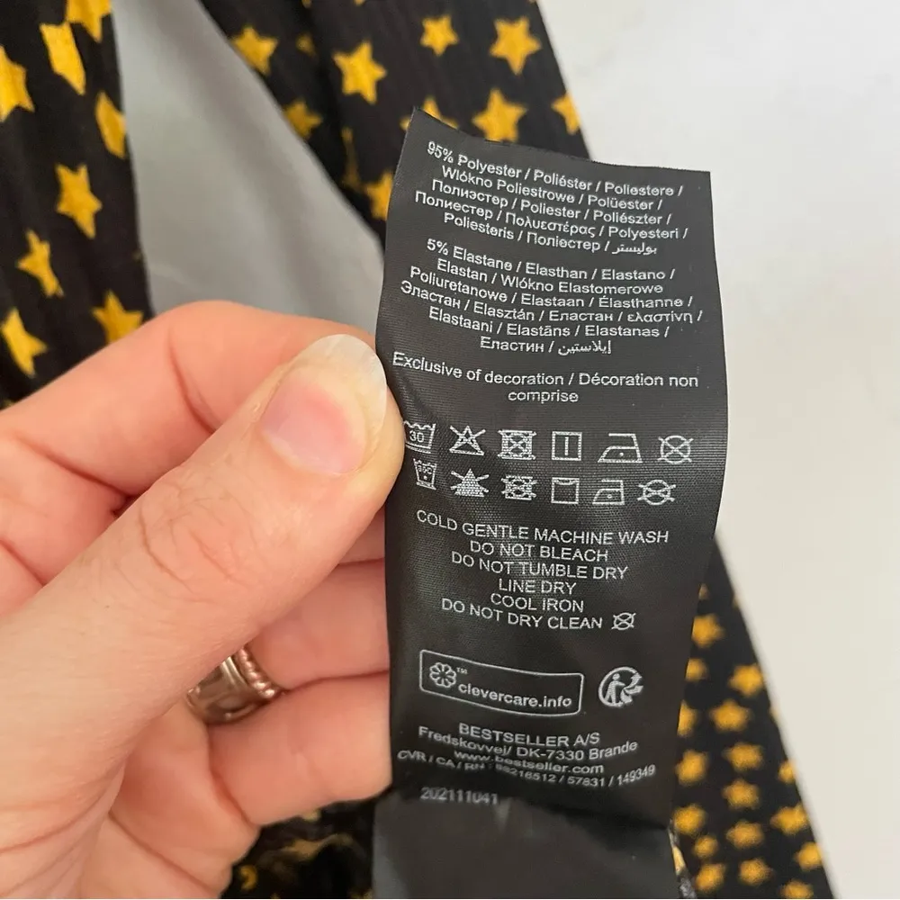 Black and Yellow Mock Neck Long Sleeve Maxi Star Print Dress Size M - Image 4