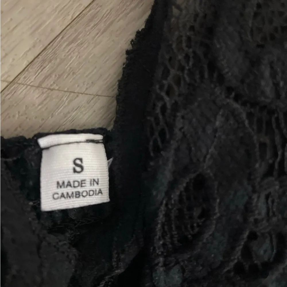 Elegant Black Lace Bralette - Image 2