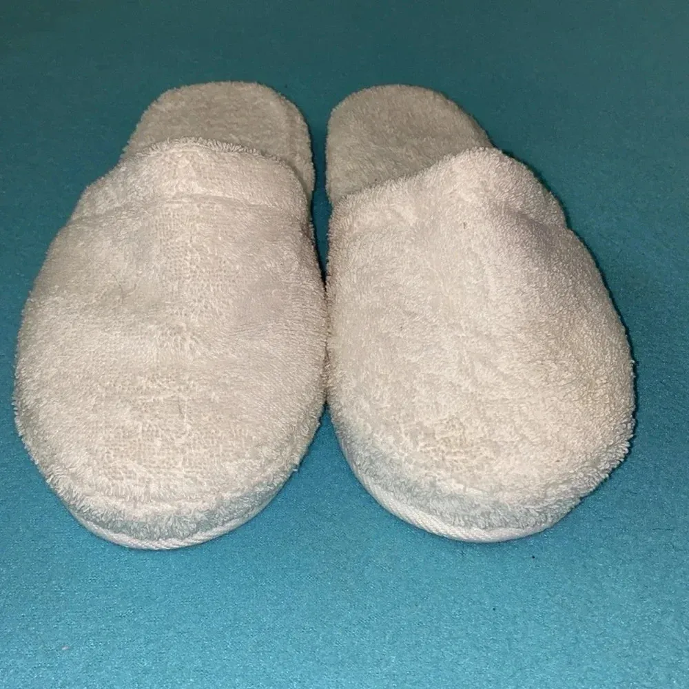 Spa slippers slip on comfy cushy fuzzy white rubber non - Image 2