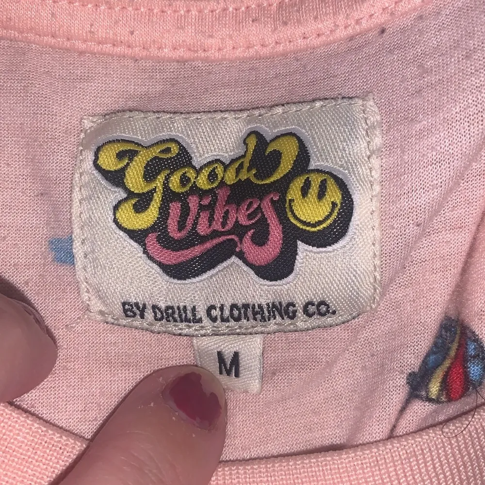 Good Vibes by Drill Clothing Hippie surfer van pink shirt sleeve top Size M - Image 6