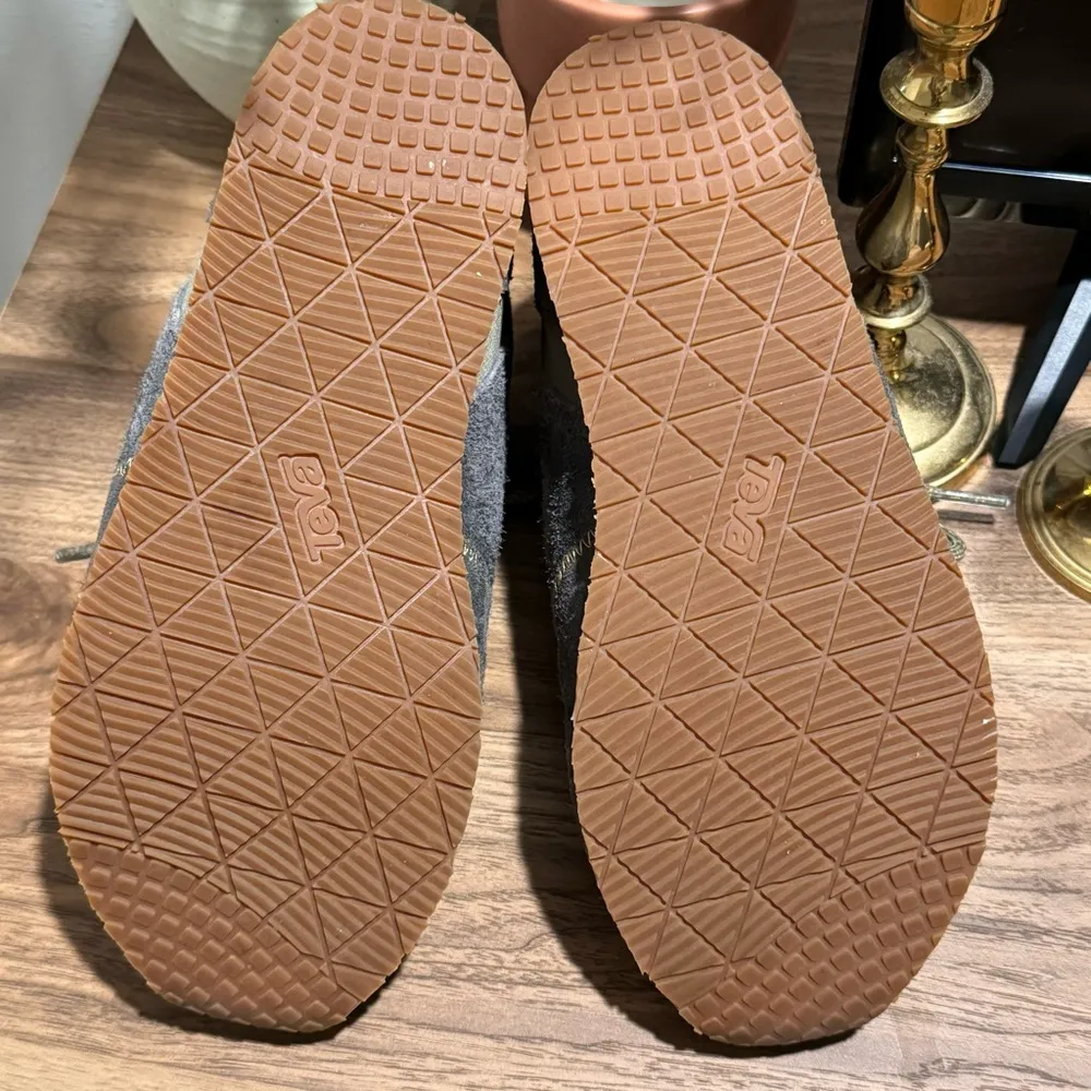 Teva  Olive Gray Highside ‘84 Mid Sneakers Hiking Boots Lace Up Outdoor Size 7.5 - Image 4