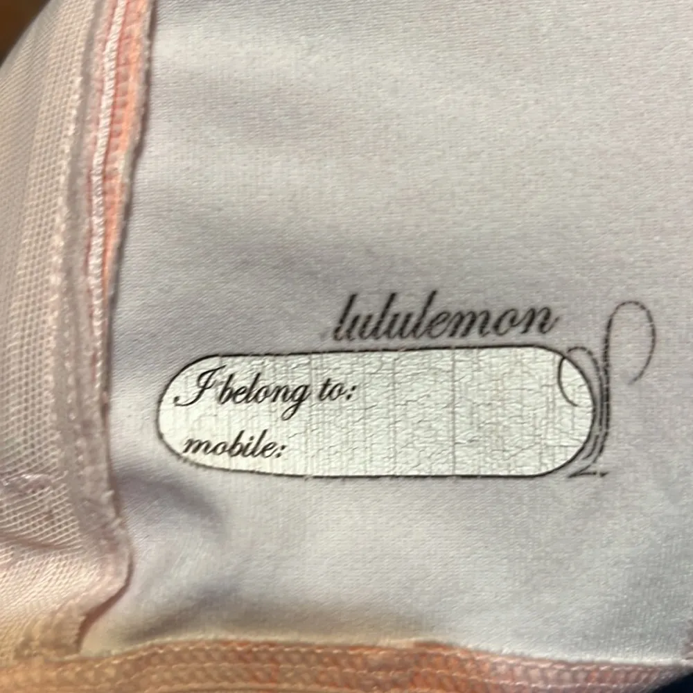 Lululemon  tops size 6 - Image 4