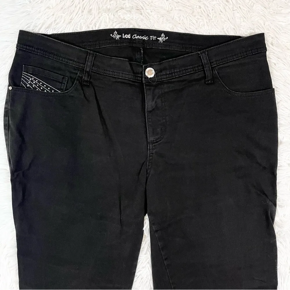LEE Women’s Classic Fit Black Denim Jean Capri Plus Size 16W Medium - Image 2