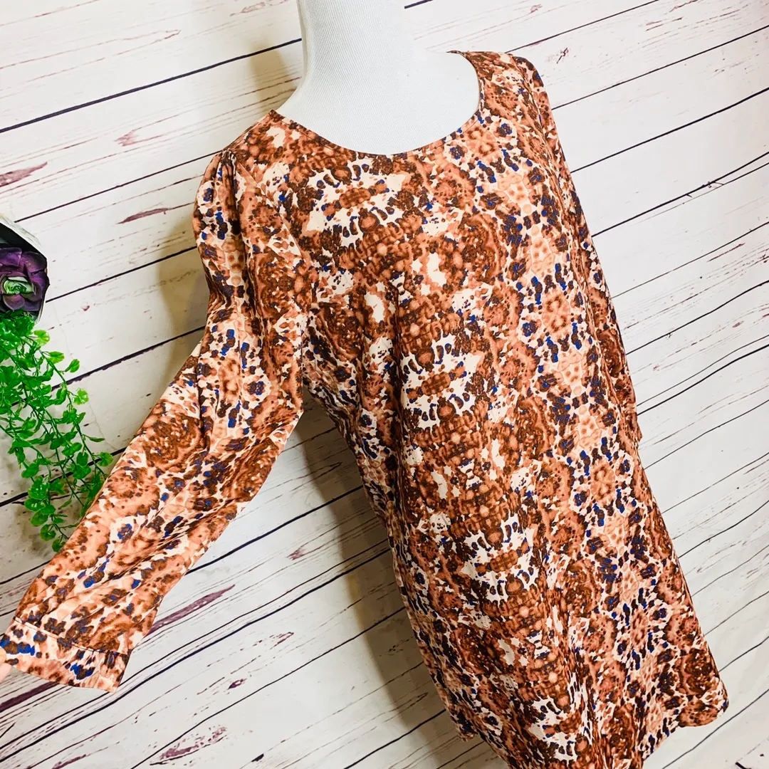 Long Sleeve Shift Dress Size Medium - Image 4