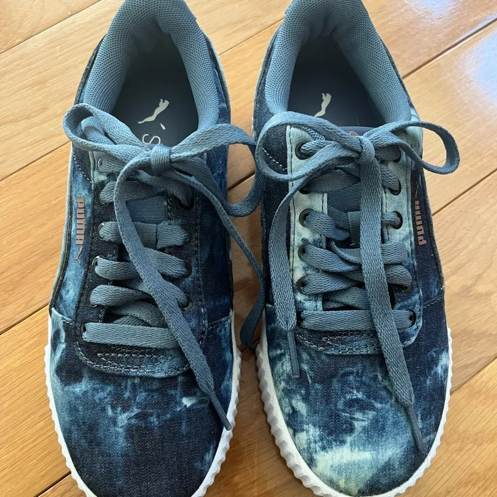 Puma Carina Indigo Blue and White Shoe Women's Size 6 Pre-Owned Tye-Die - Image 2