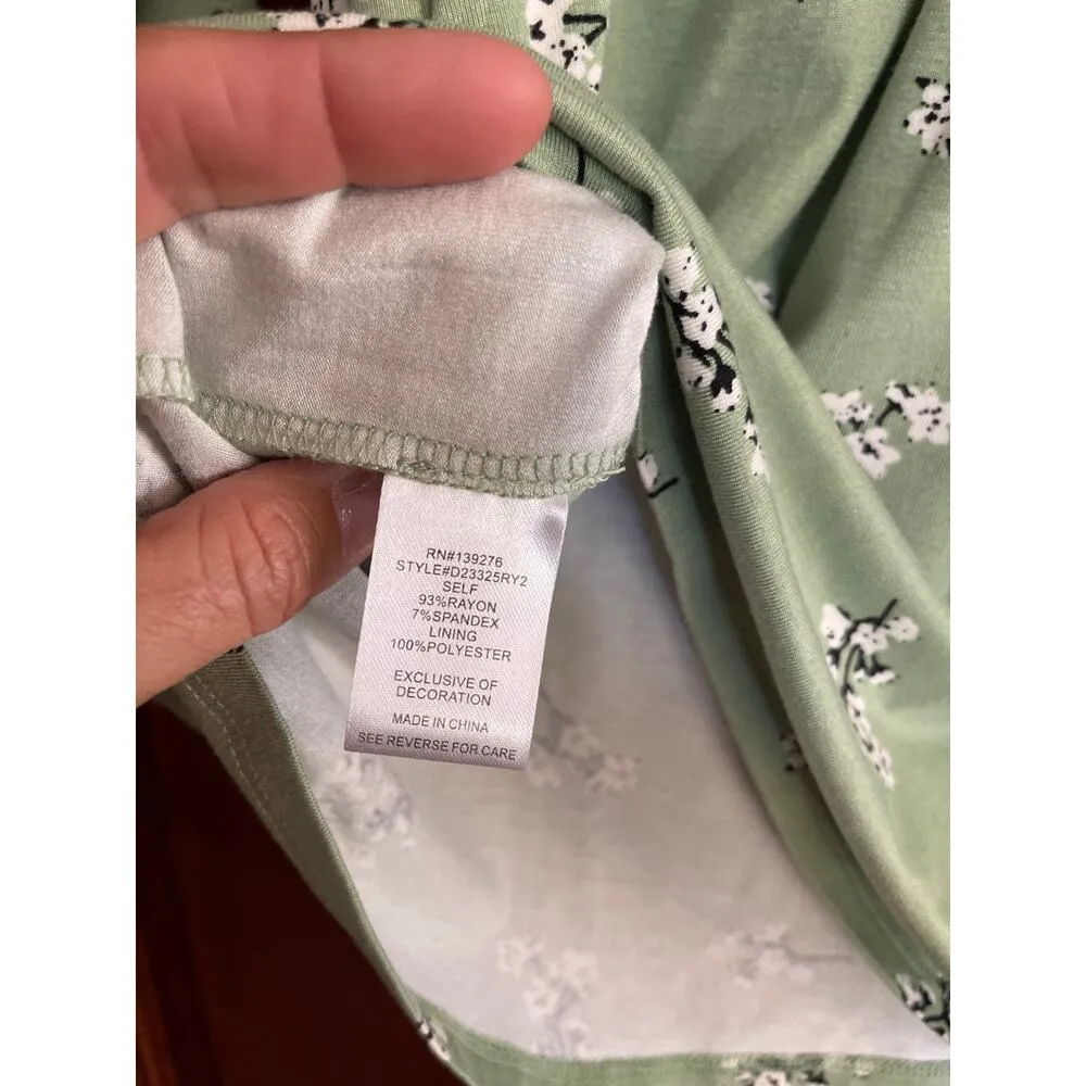 Daniel Rainn embroidered V-neck size medium - Image 5