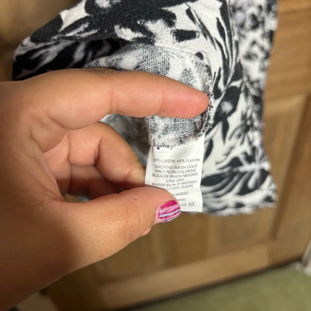 Briggs women’s New York Monochrome‎ Floral dress size L - Image 7