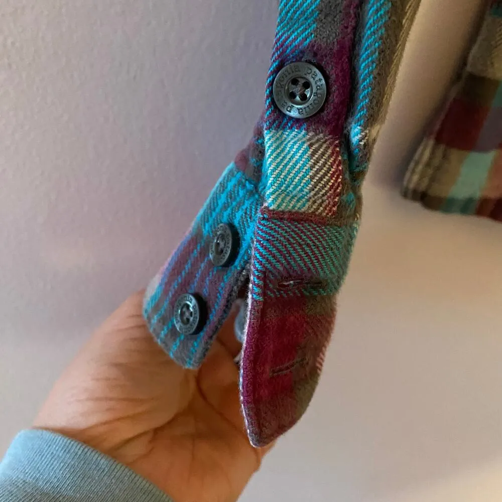 Patagonia Women's size 2 Organic Cotton Blue Purple Plaid Flannel Shirt - Image 7