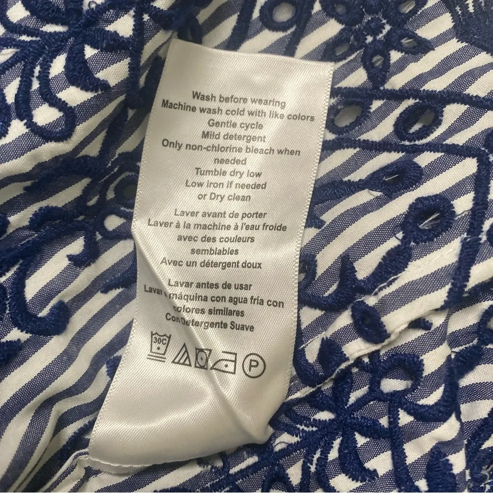 A Pea in the Pod Blue and White Flutter Sleeve Blouse - Image 6