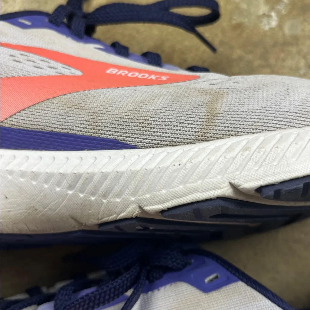 Brooks light purple  and Pink Launch 8 shoes
Size: 8.5 - Image 6