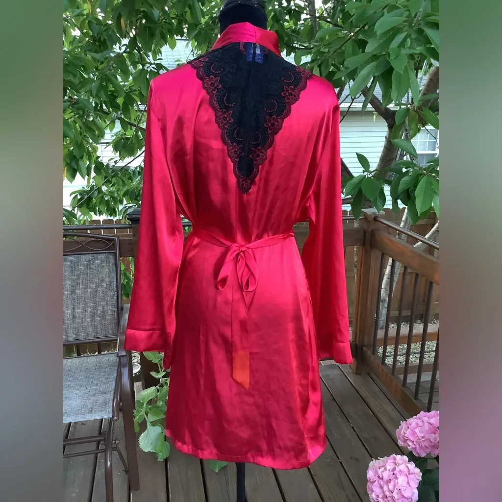 Nice satin robe 🔥🔥 - Image 2