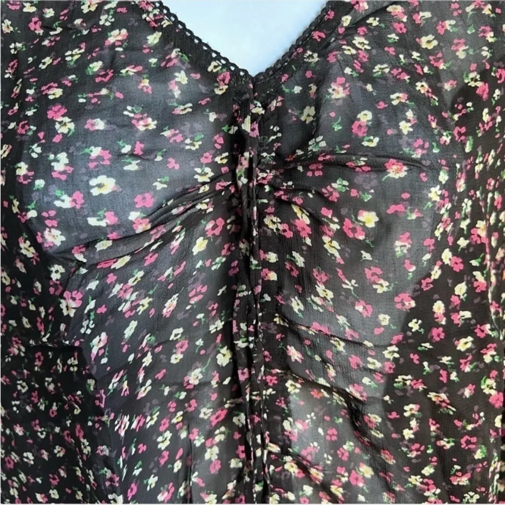 NWT All Saints Eliana floral ruched top
Beautiful floral ditz print top - Image 7
