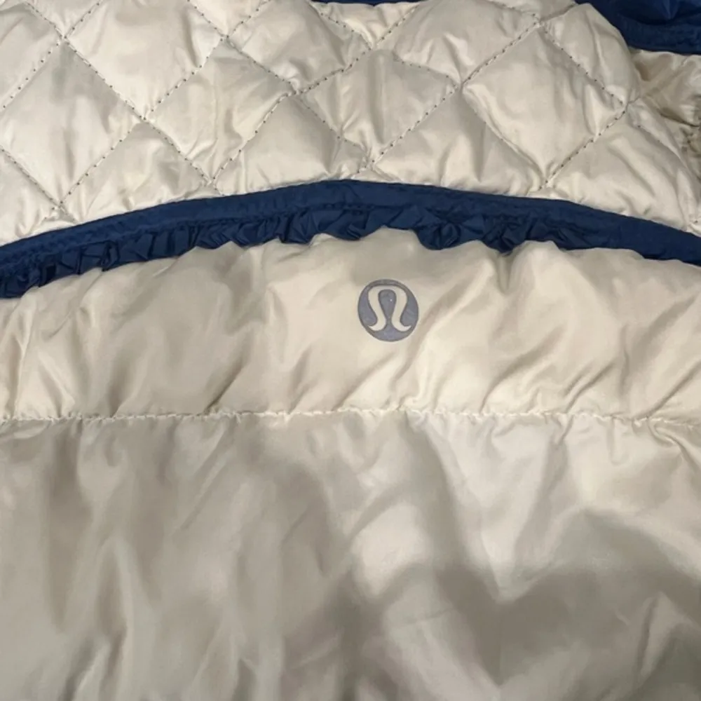 Lululemon What The Fluff Reversible Down‎ Vest. Royal Blue/Cream. Size 4 - Image 6