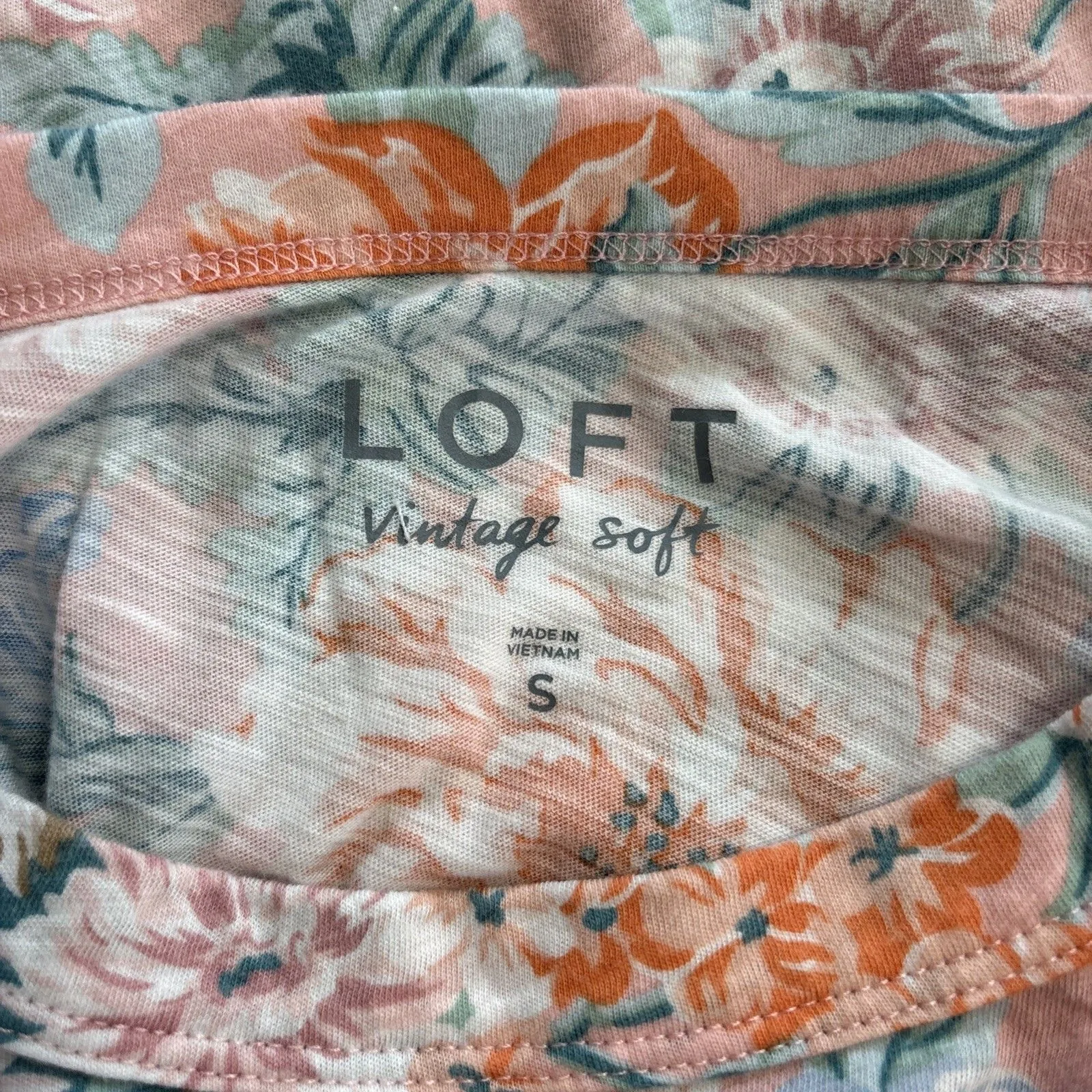 Loft Women's Vintage Soft Short-Sleeve T-Shirt, Peach Pink Flowers Small - Image 3