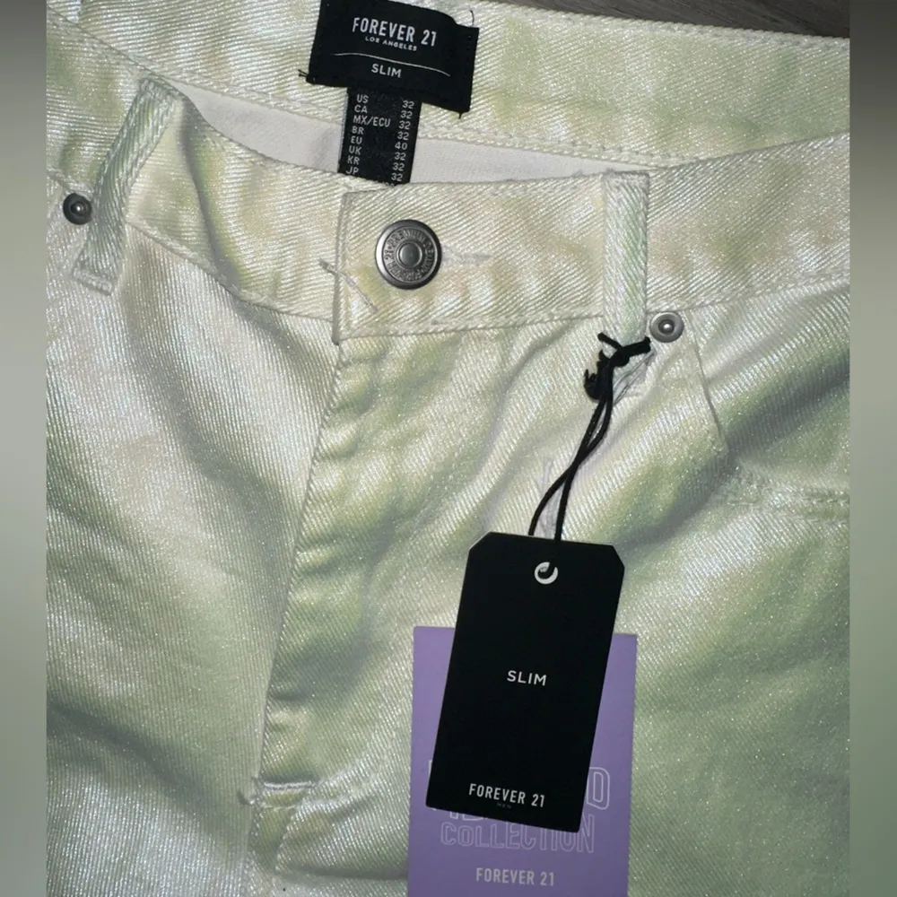 NWT Forever 21 White Shimmer Shine Slim Fit Women’s High Rise Jean Shorts Sz 32 - Image 5