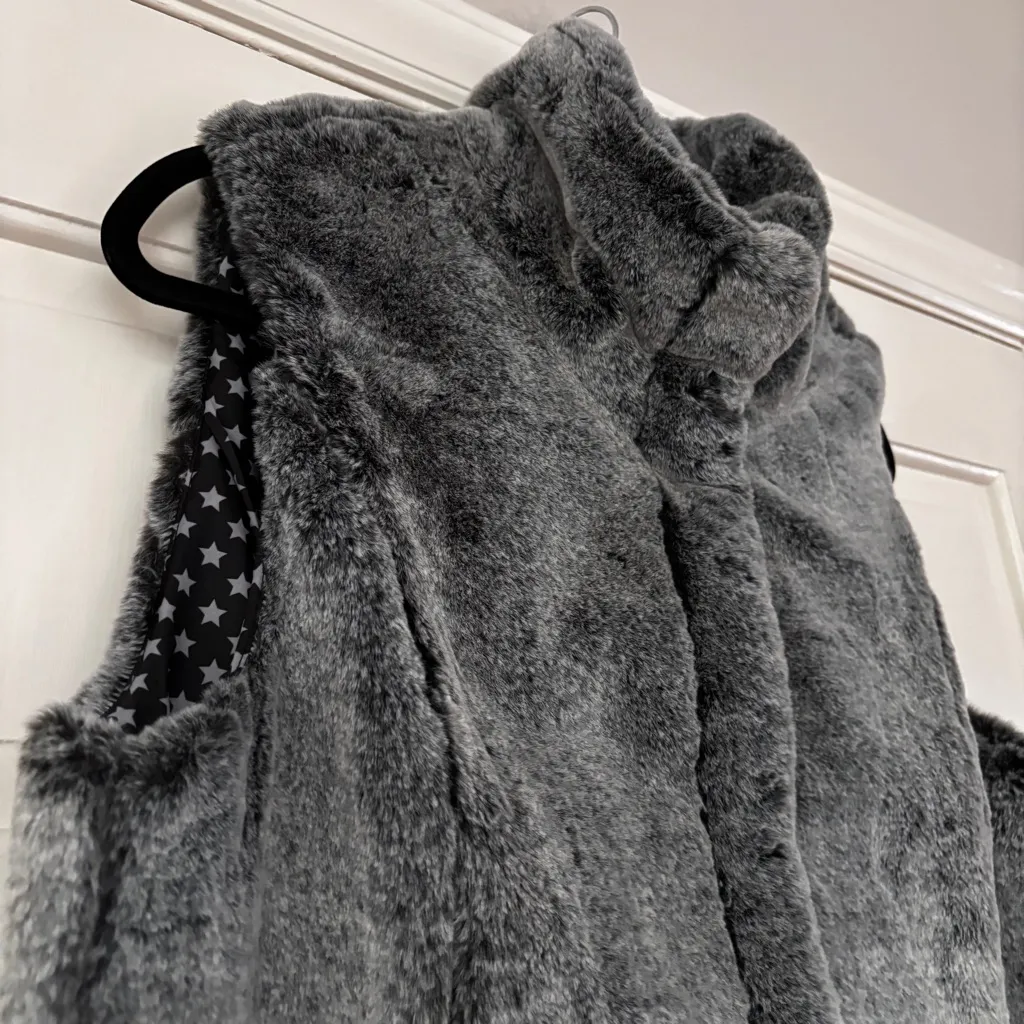 Yarra Trail Women Size 14 Faux Fur Vest Gray Super Soft Plush Outerwear Gorpcore - Image 3