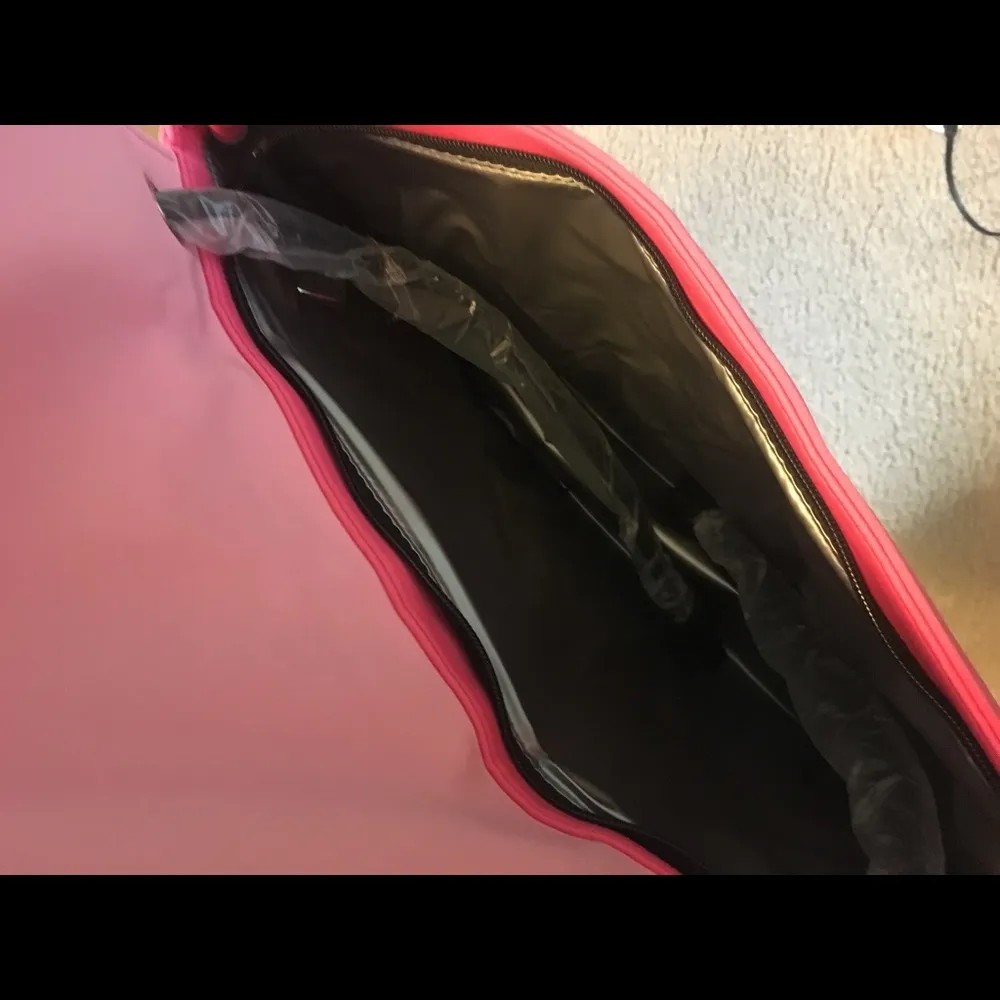 🆕 Victoria's Secret Cross Body Bag - Image 4