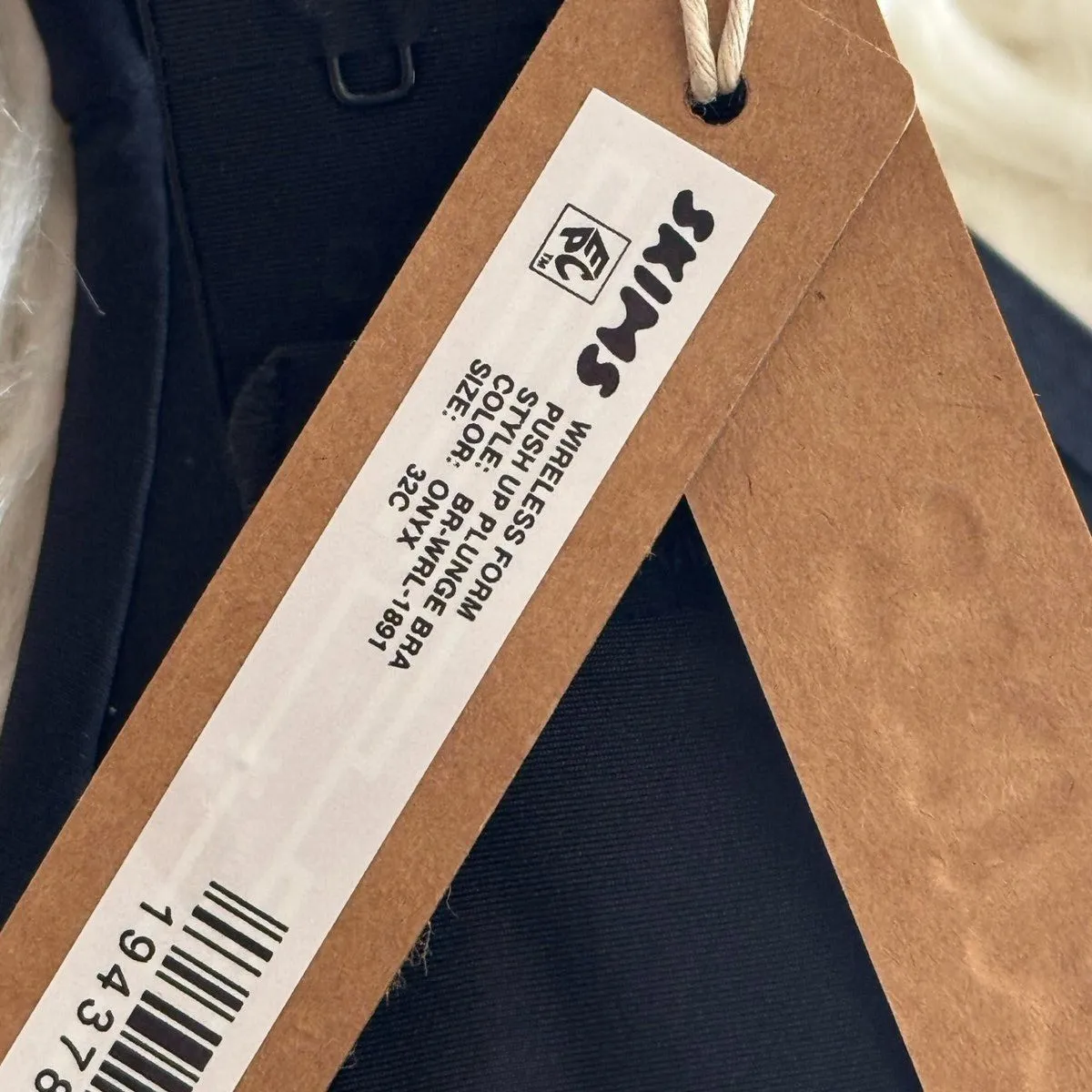 Skims Wireless Form Push up Bra Onyx Size 32C - Image 7