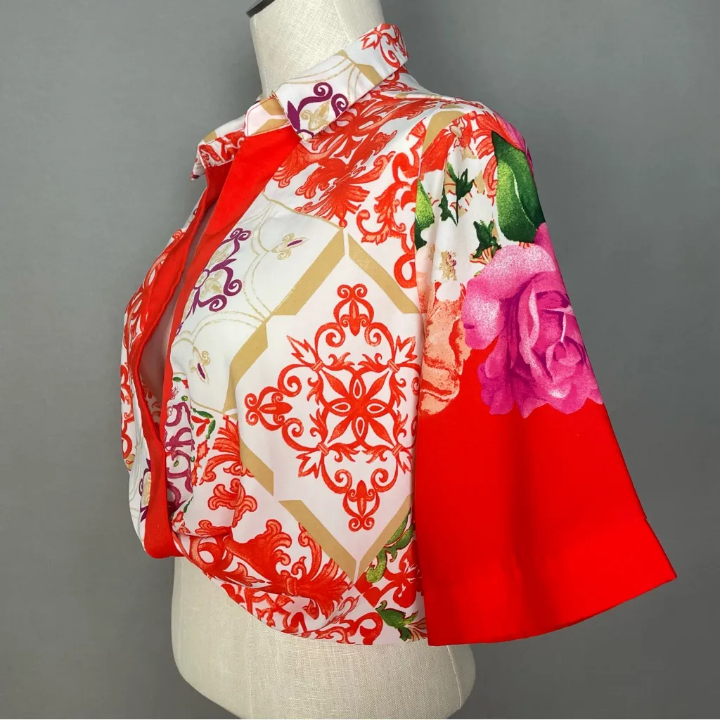 Lulumari Crop Top Floral Short Sleeves Deep V-Neck Size Medium Women Tile Print - Image 12