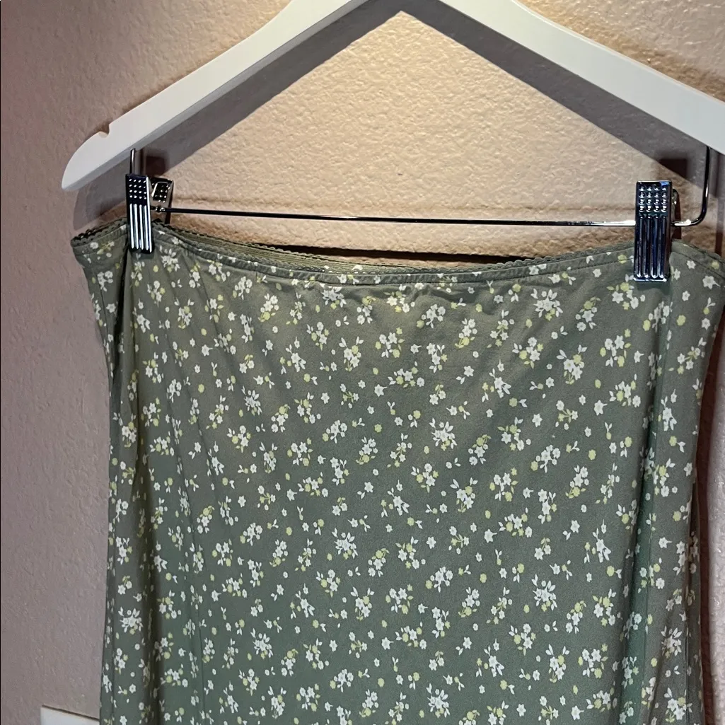 Cotton On Women’s Viscose Maxi Ditsy Floral Skirt Green Size Large - Image 3