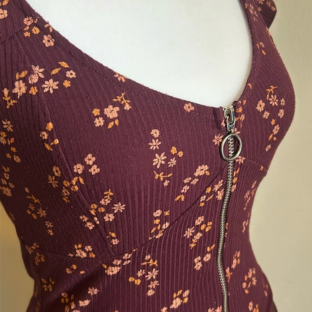 PacSun’s Me to We Women’s Cropped Floral Print Cap Sleeve Zip Front Ribbed Top - Image 10