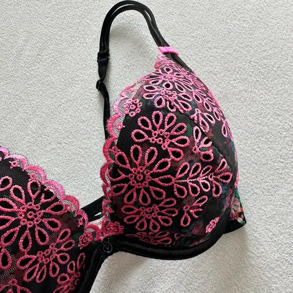 Victoria's Secret Black and Pink Lace Bra 2011 - Image 2