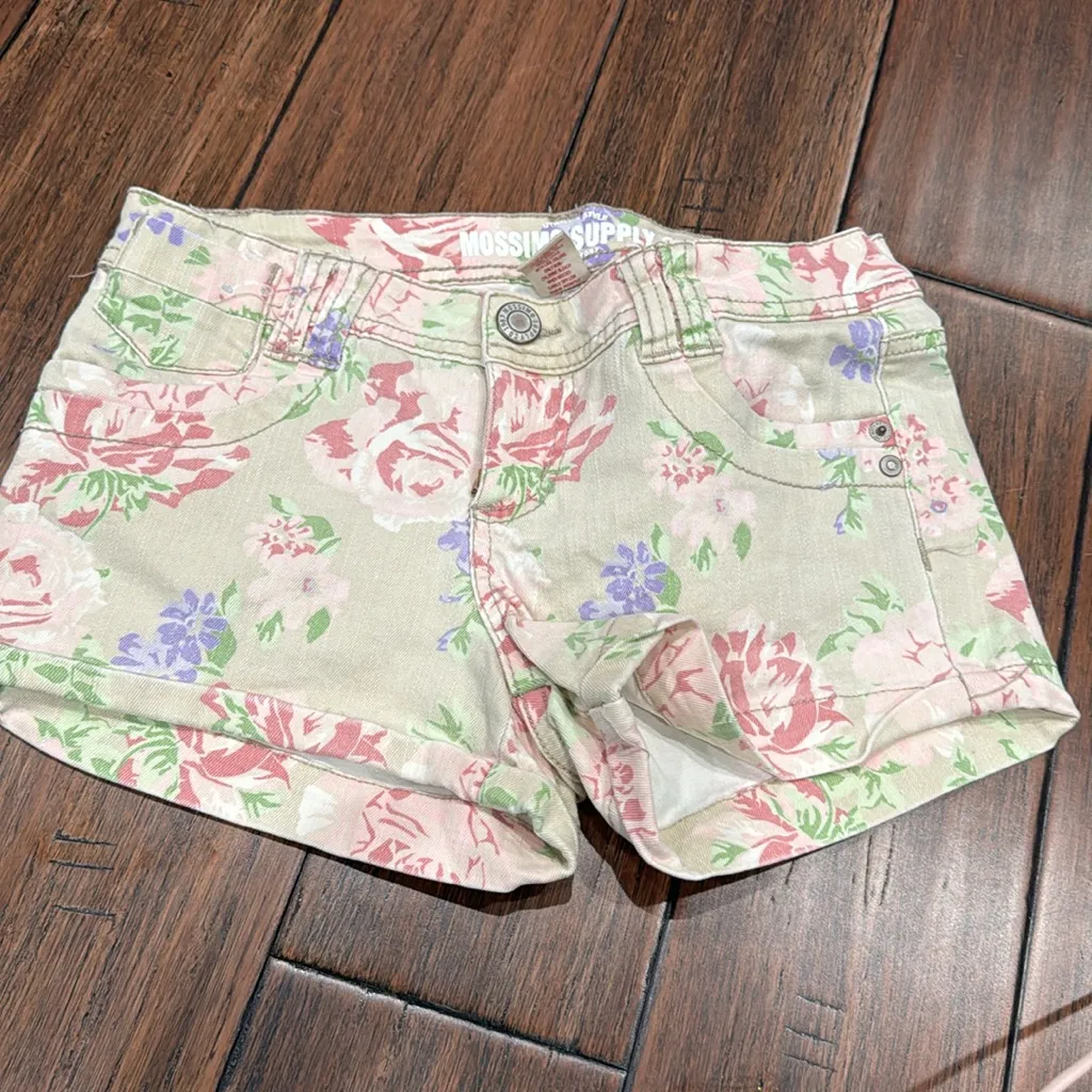 Mossimo Supply Co. Floral Print Khaki 5
Pocket Shorts - Image 3