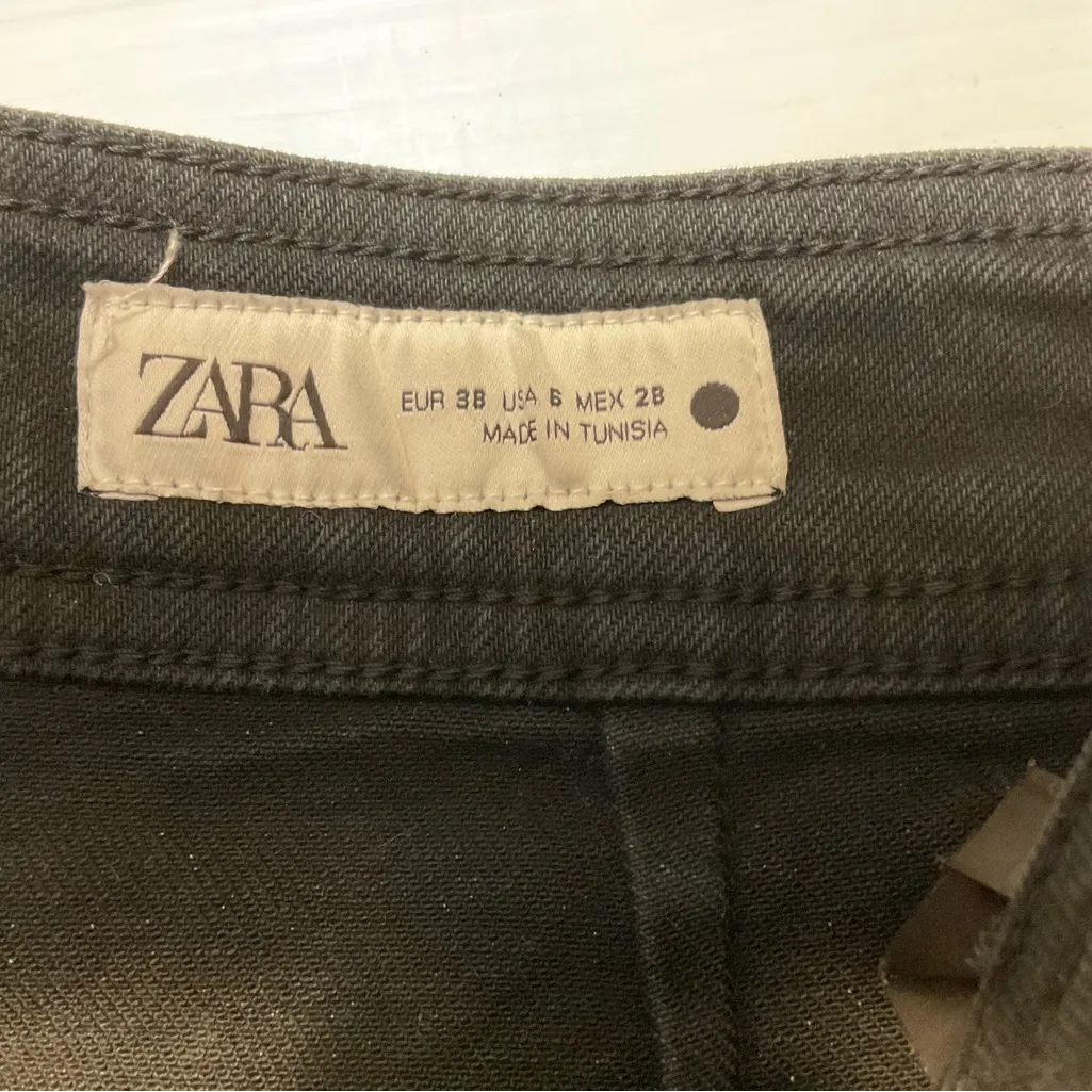 Zara Wide Leg Jeans Women Sz 6 Black High Rise Frayed Hem - Image 5