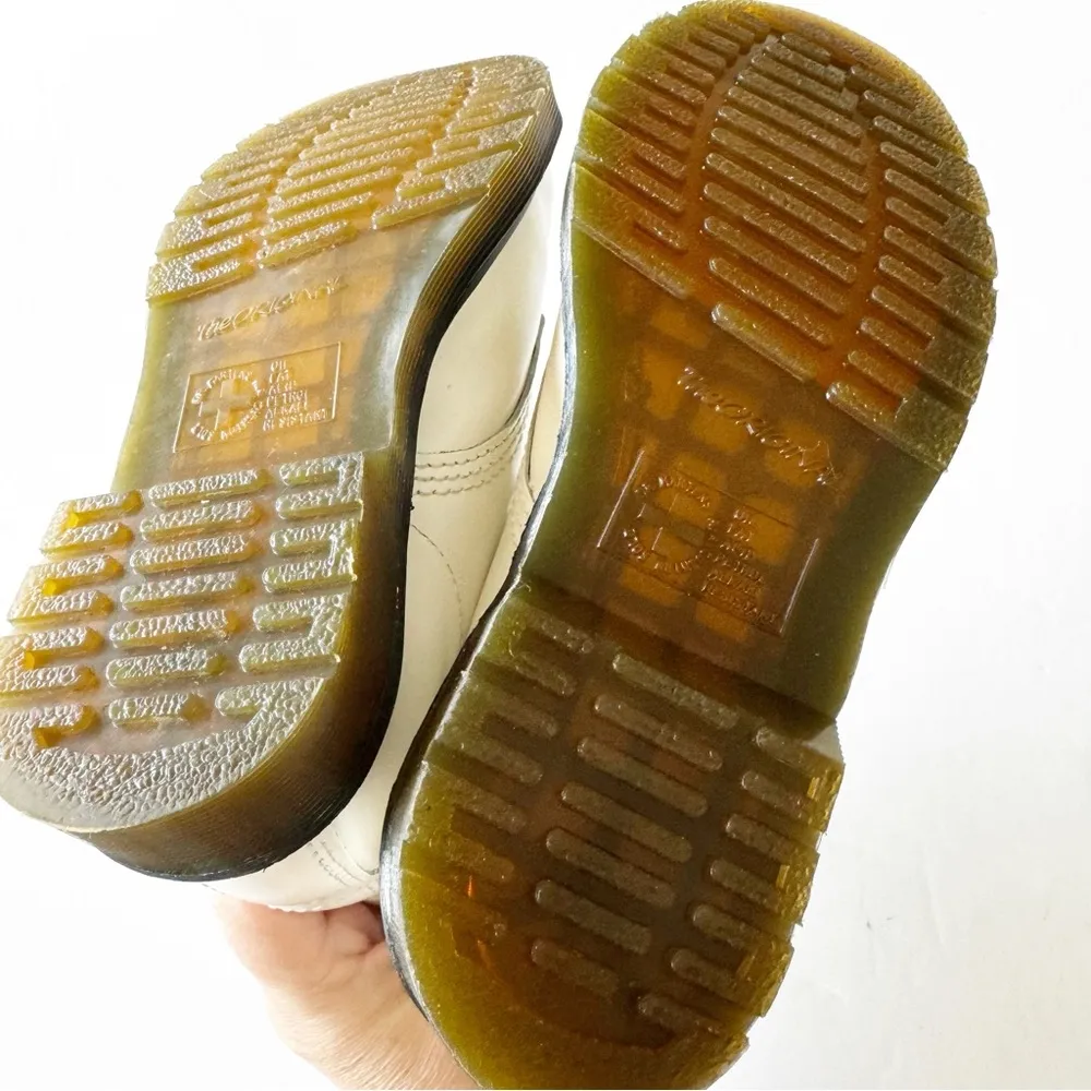 Doc Martens White Leather 11821 Boot 8 Eye AirWair Bouncing Soles Women’s Size 6 - Image 3